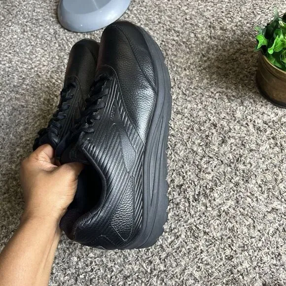 Brooks Addiction Walker Black Leather Walking Shoes Sneakers Size 13 Medium (D)