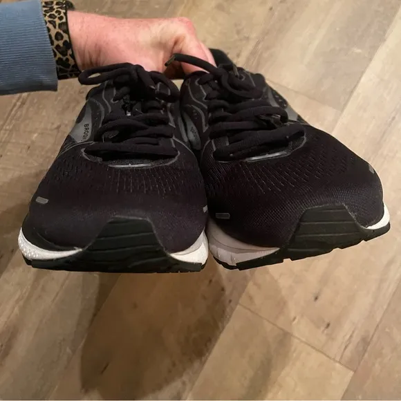Brooks | Adrenaline 21 Running Sneakers