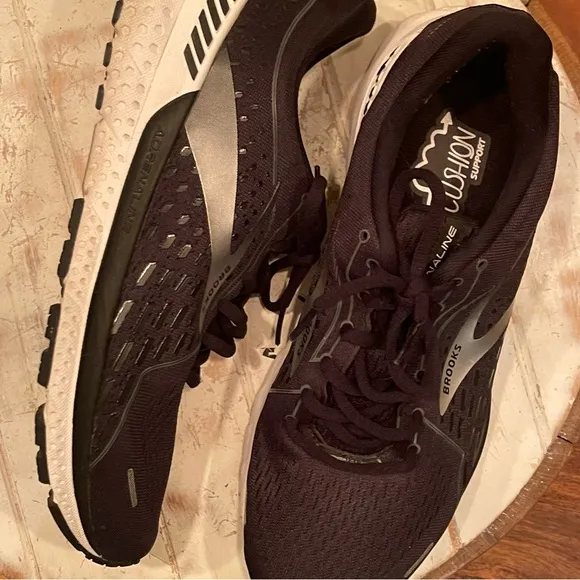 Brooks | Adrenaline 21 Running Sneakers