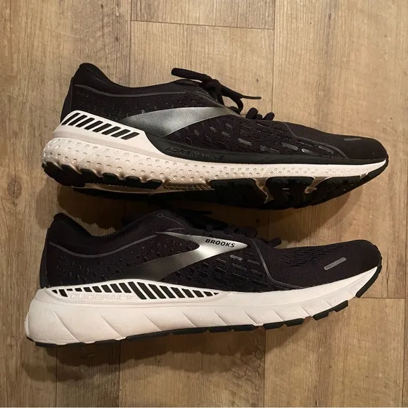 Brooks | Adrenaline 21 Running Sneakers