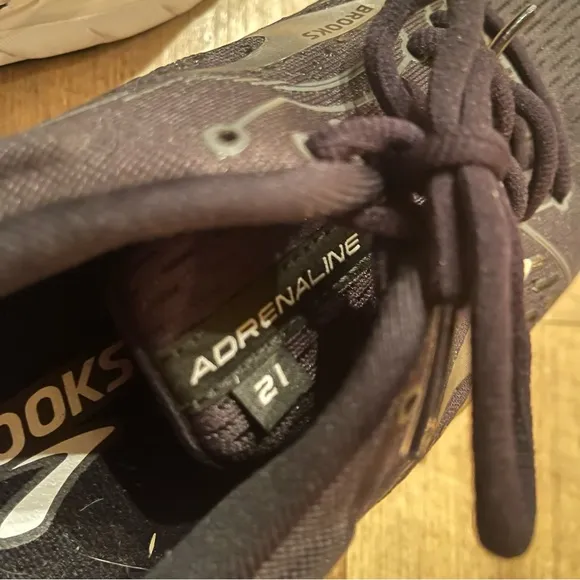 Brooks | Adrenaline 21 Running Sneakers