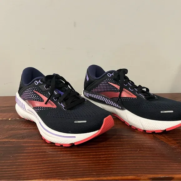 Brooks Adrenaline GTS 22 Women Size 6 Running Shoes Sneakers Kicks Very Good