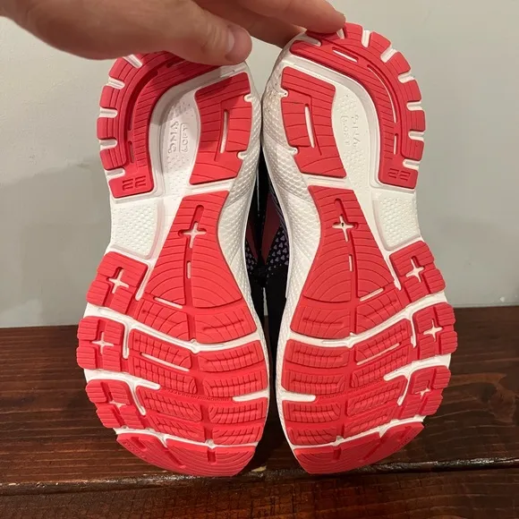 Brooks Adrenaline GTS 22 Women Size 6 Running Shoes Sneakers Kicks Very Good