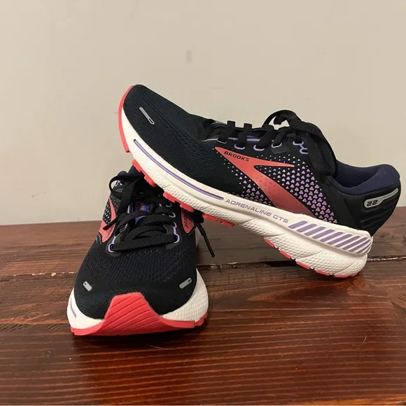 Brooks Adrenaline GTS 22 Women Size 6 Running Shoes Sneakers Kicks Very Good