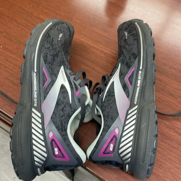 Brooks Adrenaline GTS 23 Women's Size 8 B Black Running Sneakers 1203811B072