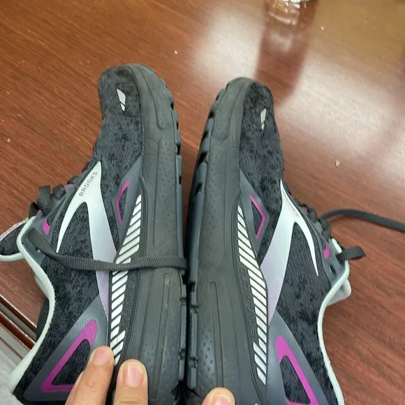 Brooks Adrenaline GTS 23 Women's Size 8 B Black Running Sneakers 1203811B072