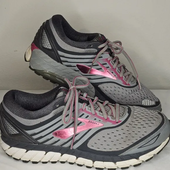Brooks Ariel 18 Running Sneakers, Women's Size 10