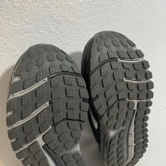 Brooks Beast 18 Shoes Mens US 11.5 4E Black Gray Running Sneakers 1102824E004