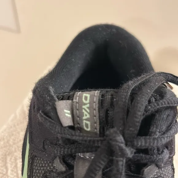 Brooks Dyad 11 Black Sneakers with Green Trim Women’s Size 8.5M Great Padding