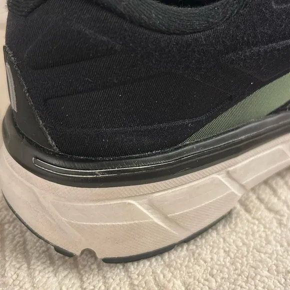 Brooks Dyad 11 Black Sneakers with Green Trim Women’s Size 8.5M Great Padding