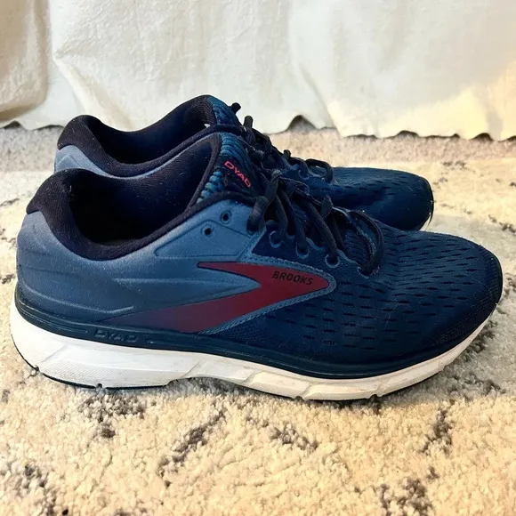 Brooks Dyad 11 Women’s Running Sneaker
