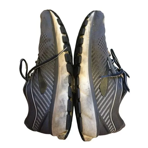 Brooks Ghost 12 men's running shoes size 9.5 grey lace up athletic sneakers