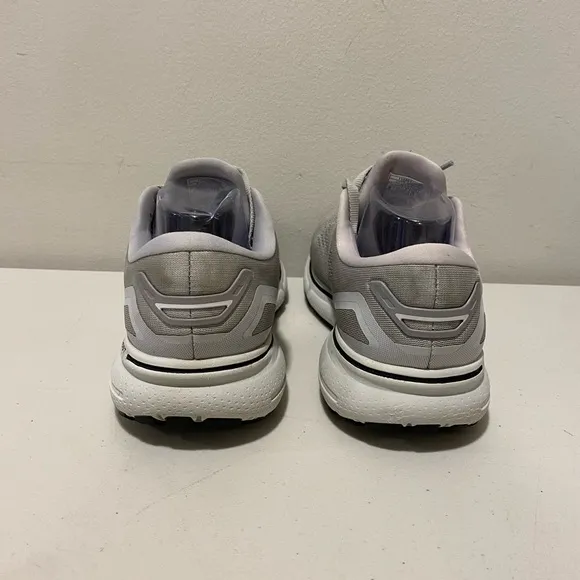 Brooks ghost DNA 15 women’s running and walking gym sneakers size 8 gray