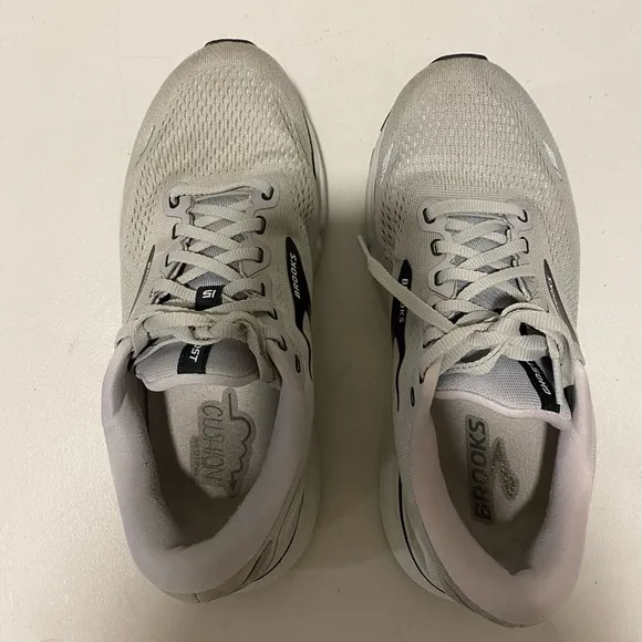 Brooks ghost DNA 15 women’s running and walking gym sneakers size 8 gray