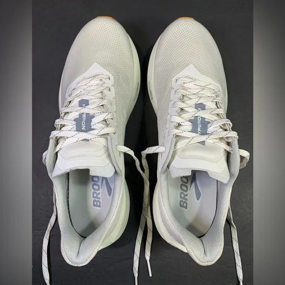 Brooks Hyperion 2 Women’s Running Walking Sneakers Beige Shoe Size- 10.5