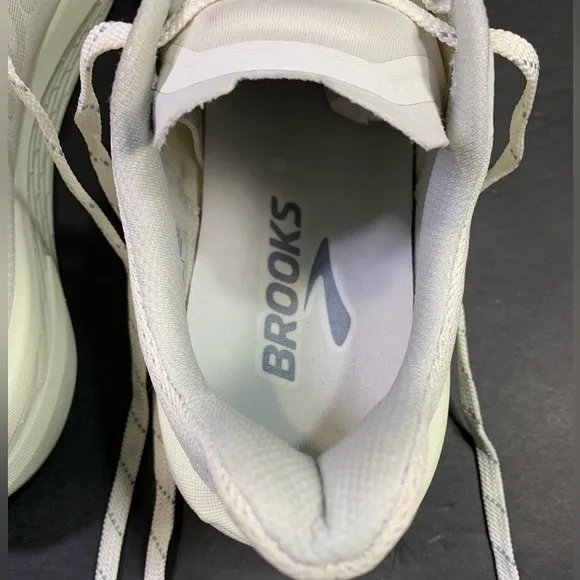 Brooks Hyperion 2 Women’s Running Walking Sneakers Beige Shoe Size- 10.5
