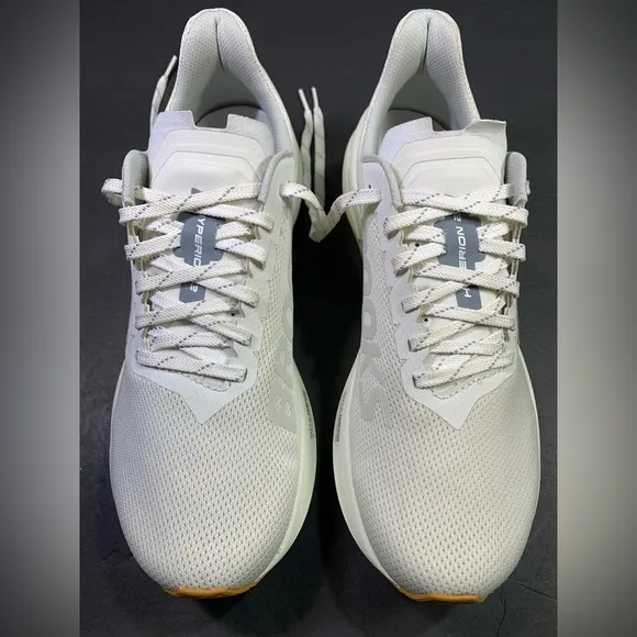 Brooks Hyperion 2 Women’s Running Walking Sneakers Beige Shoe Size- 10.5