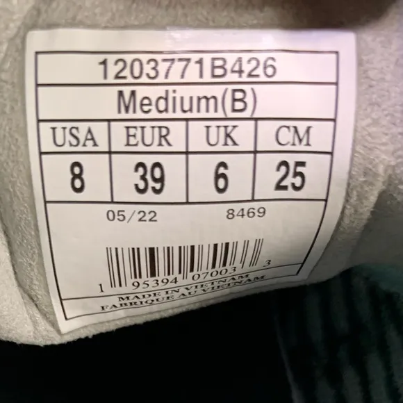 Brooks Hyperion Max Women’s Running Walking Sneakers Shoe Size-8