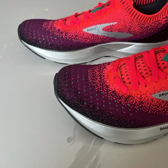 Brooks Levitate 2 Running Walking Sneakers Purple Pink Orange Silver Womens Sz 7