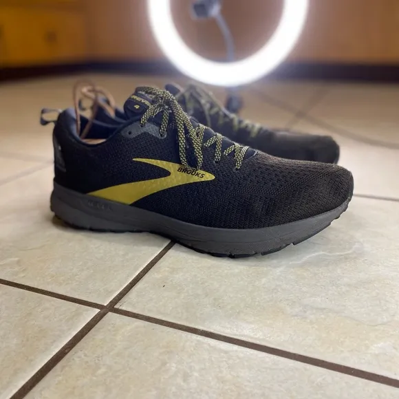 Brooks Revel 4 1103471D054 Running Sneakers - Men's Size 11.5