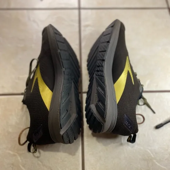 Brooks Revel 4 1103471D054 Running Sneakers - Men's Size 11.5