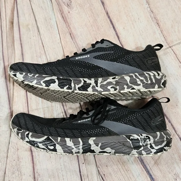 Brooks | Revel 6 Black / Luna Rock Running Sneakers