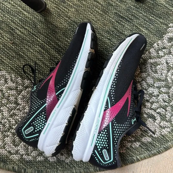 Brooks • Women's Ghost 14 WIDE Sneakers EUC