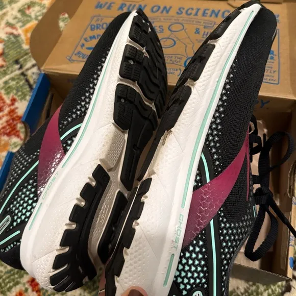 Brooks • Women's Ghost 14 WIDE Sneakers EUC