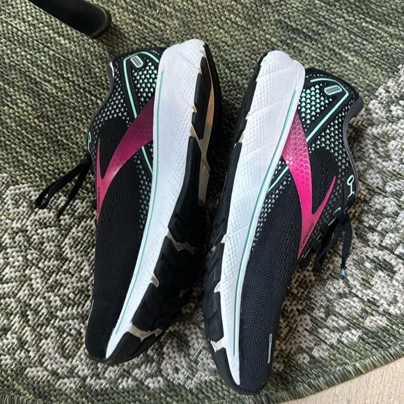 Brooks • Women's Ghost 14 WIDE Sneakers EUC