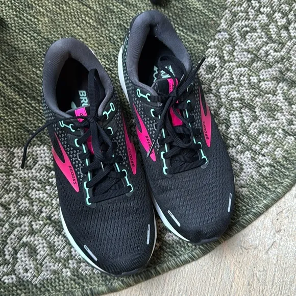 Brooks • Women's Ghost 14 WIDE Sneakers EUC