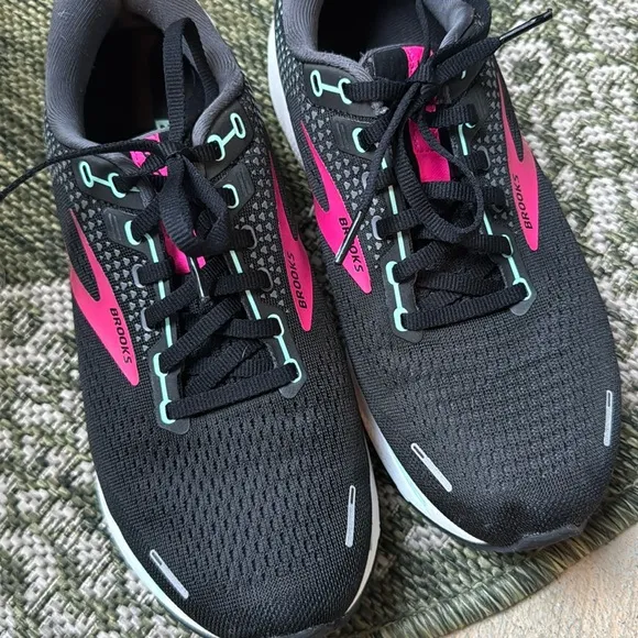 Brooks • Women's Ghost 14 WIDE Sneakers EUC