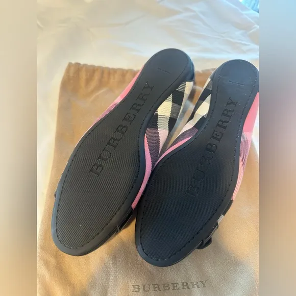 Burberry Flat Shoes