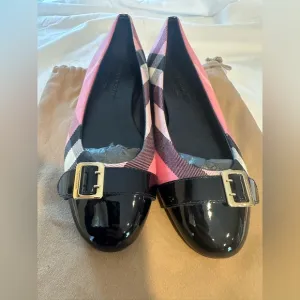 Burberry Flat Shoes