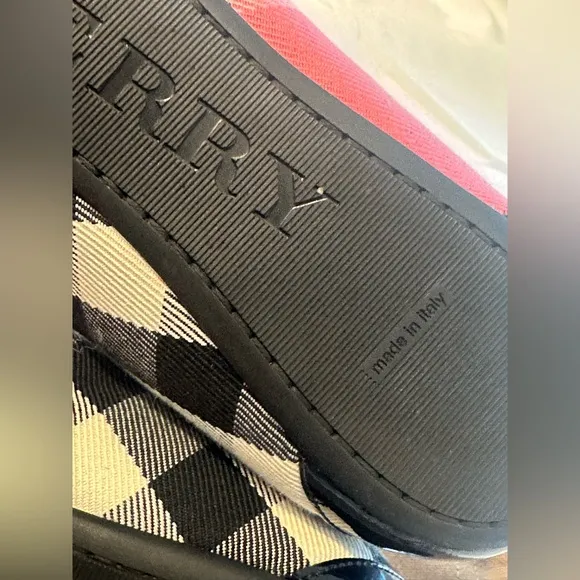 Burberry Flat Shoes