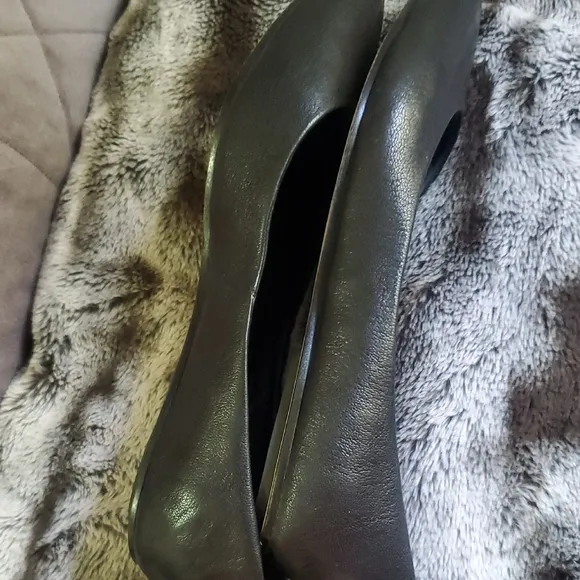 Calleen Cordero Gregory's Melana Pointy Flat Black Women's Shoes Size 8