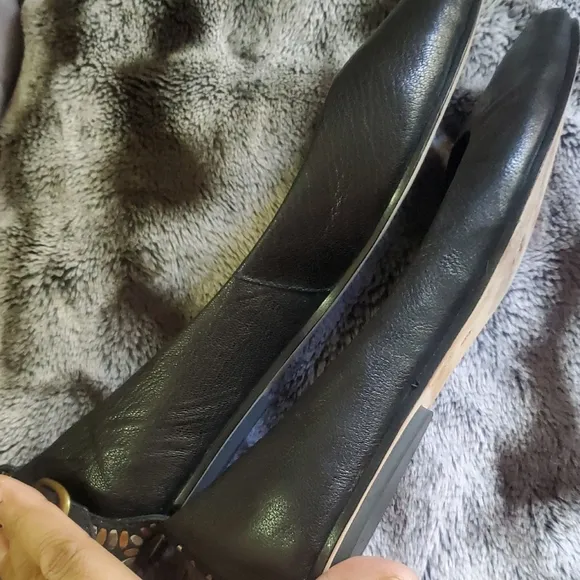 Calleen Cordero Gregory's Melana Pointy Flat Black Women's Shoes Size 8