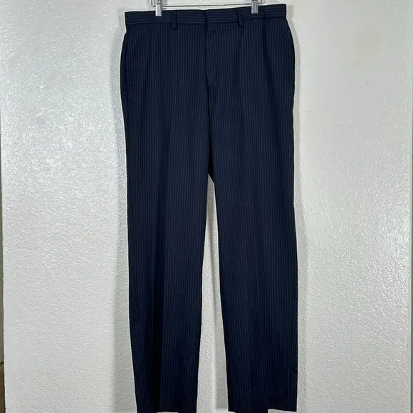 Calvin Klein Regular Fit 2pc. Navy Pinstripe Suit Men's Size Large/34x34