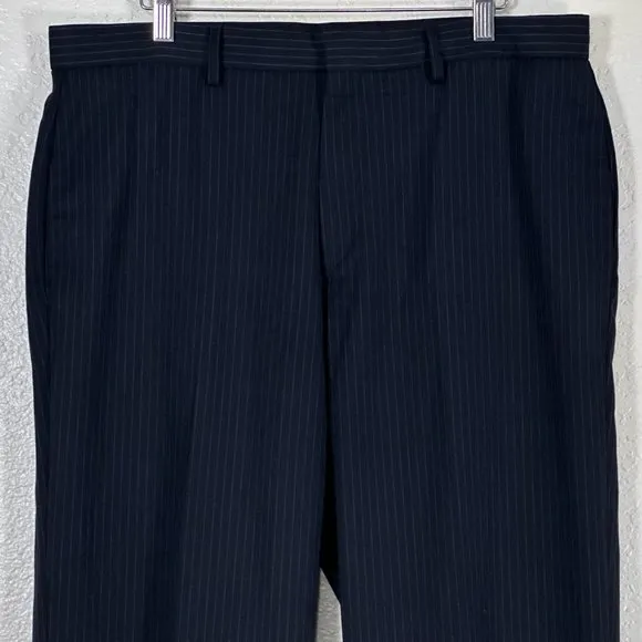 Calvin Klein Regular Fit 2pc. Navy Pinstripe Suit Men's Size Large/34x34