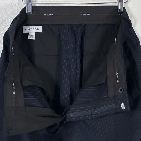 Calvin Klein Regular Fit 2pc. Navy Pinstripe Suit Men's Size Large/34x34