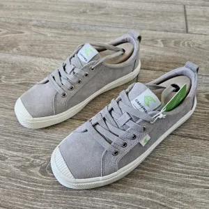 Cariuma OCA Low Suede Sneaker in Cloud Grey Men's Size 7