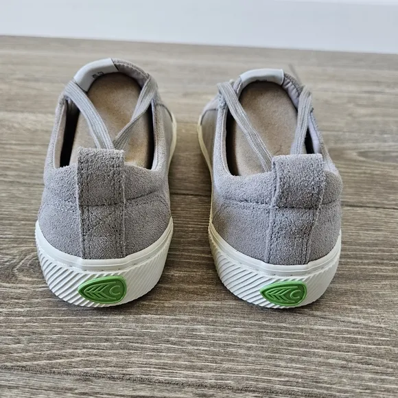 Cariuma OCA Low Suede Sneaker in Cloud Grey Men's Size 7