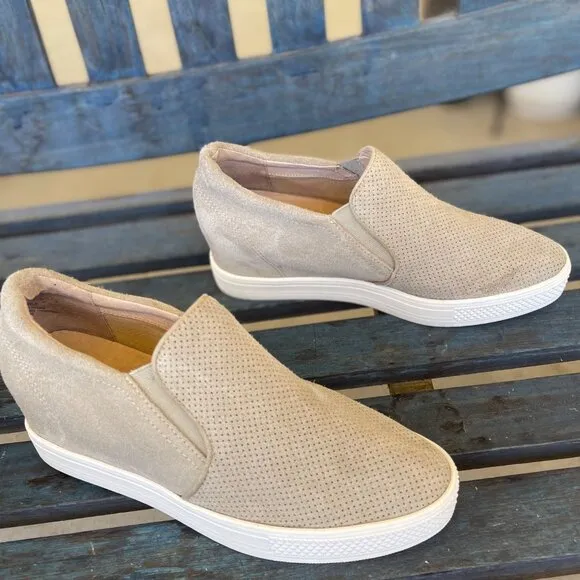 Caslon Allie Womens Wedge Hidden Heel Sneakers 9.5M Taupe Suede Slip-On Leather