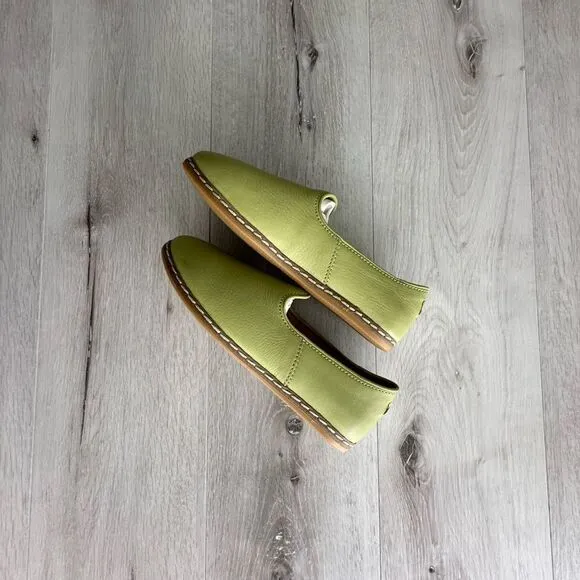 Charix Slip On Pistachio 7.5 NWT IN BOX