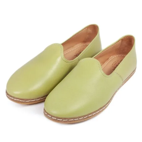 Charix Slip On Pistachio 7.5 NWT IN BOX