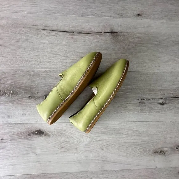 Charix Slip On Pistachio 7.5 NWT IN BOX