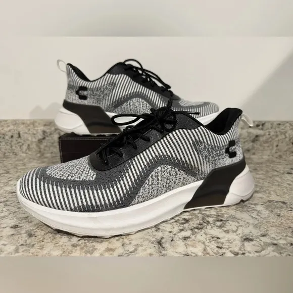 Charly Running Walking Irving Sneakers Men’s Size 10 Black and White