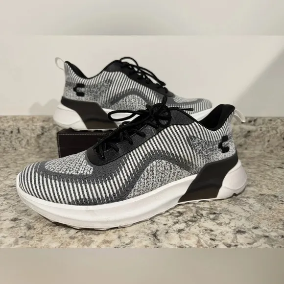 Charly Running Walking Irving Sneakers Men’s Size 10 Black and White
