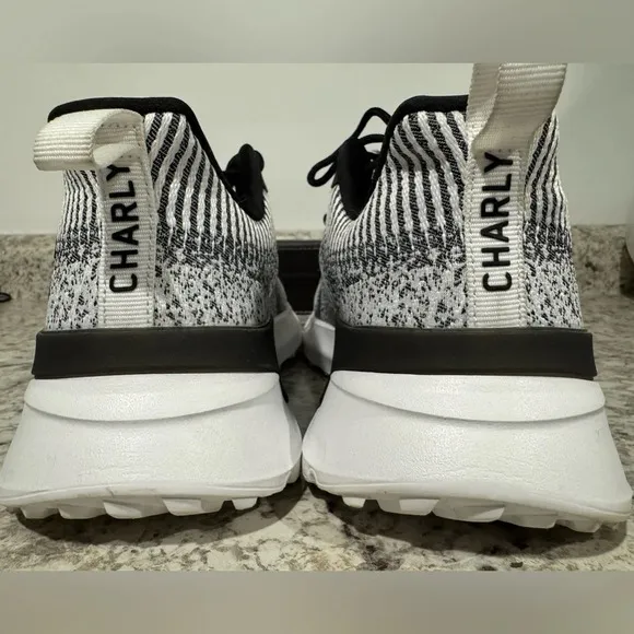 Charly Running Walking Irving Sneakers Men’s Size 10 Black and White