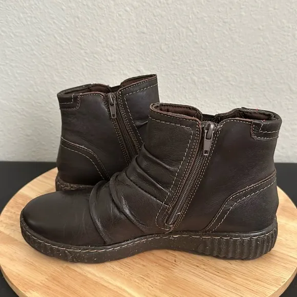 Clarks Collection Leather Ruched Ankle Boots - Caroline Orchid