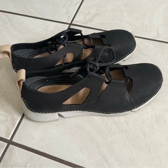 Clarks Nubuck Ballet Flat Sneakers Black Leather Lace Up Casula Comfy Size 8